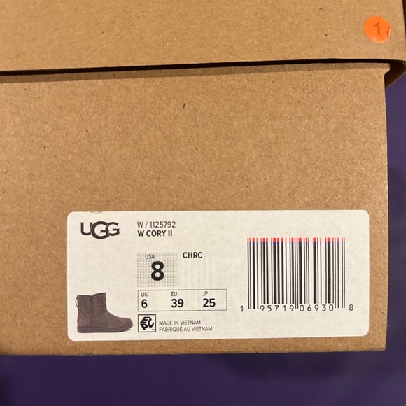 NEW UGG Cory II Genuine Shearling Lined Boot Size 8 - Picture 4 of 4